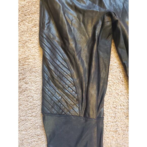 Spanx Faux Leather Black Moto Leggings Edgy Ribbed Accents Size Medium Petite - Picture 6 of 11